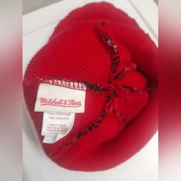 Mitchell & Ness - Toronto Raptors Winter Hat/Toque - Red/Black - Picture 5 of 9